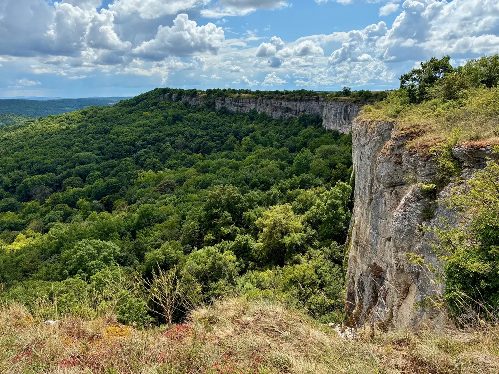 Vápencové útesy nad Beaune