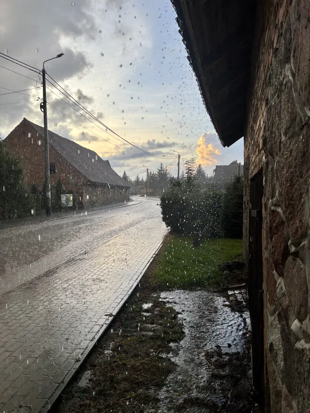 Deštivý úsek cesty nedaleko Stańczyk