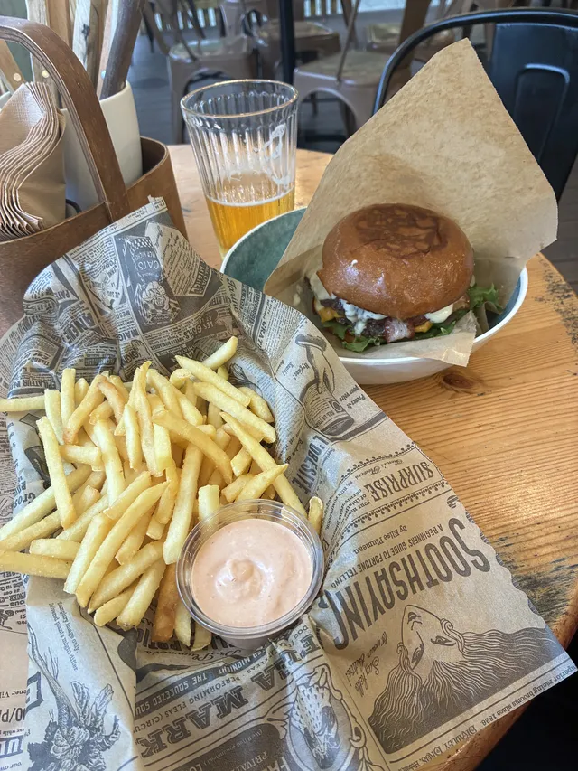 Burger v estonském Pärnu