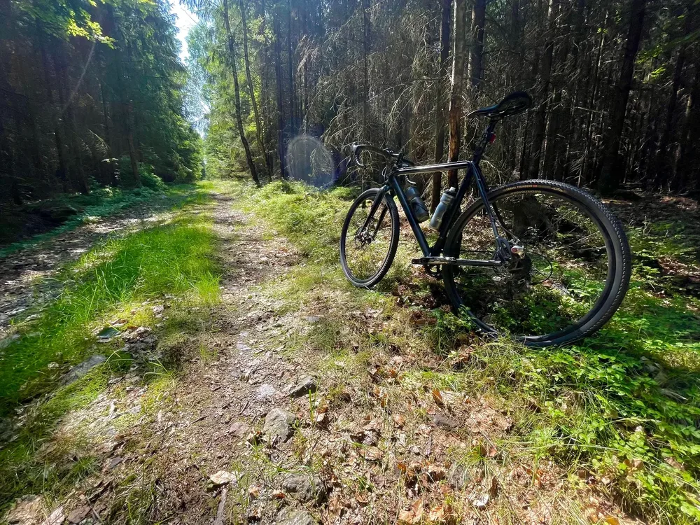 Uprostřed Brd